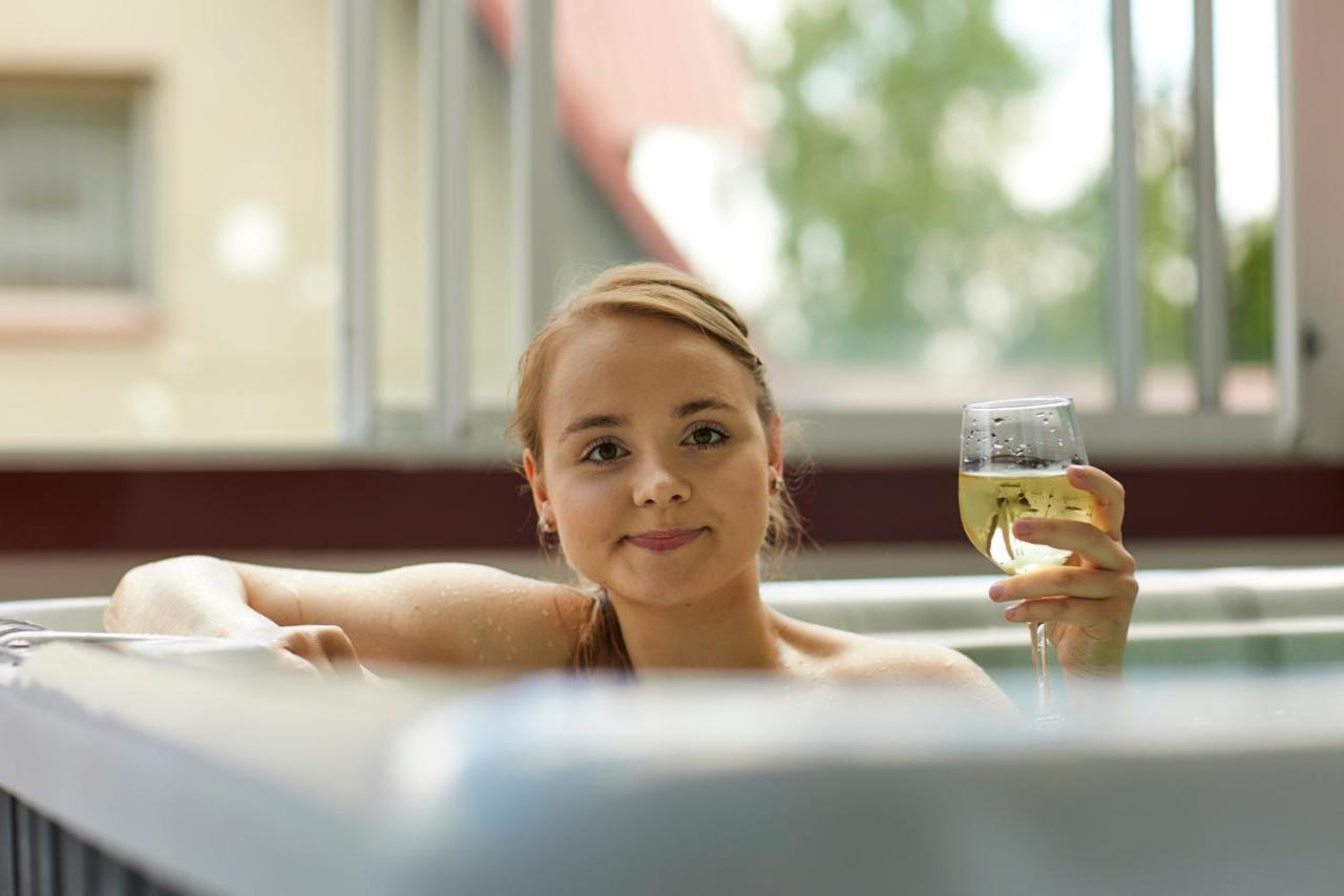 Hotel Mazury ギジツコ エクステリア 写真