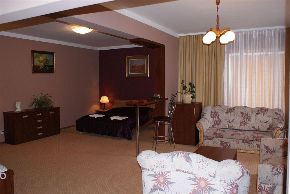 Hotel Mazury ギジツコ エクステリア 写真